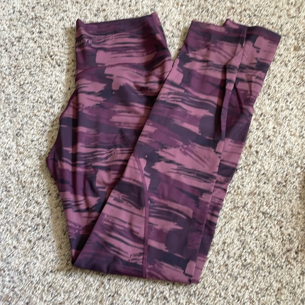 Alphalete large red camo leggings